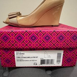 Authentic Tory Burch wedge. Good condition.